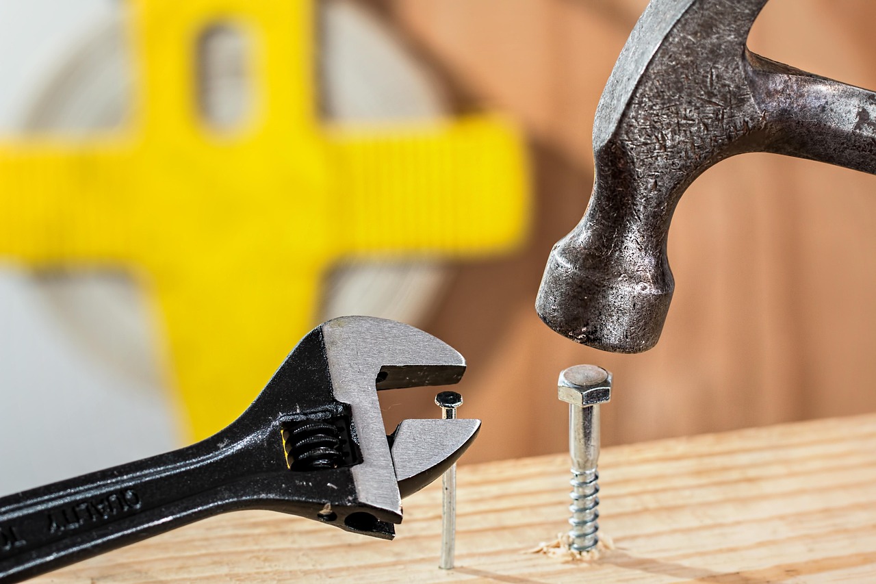 ETF Briefing: Comparing Comstock Holding Companies (NASDAQ:CHCI) and Taylor Wimpey (OTCMKTS:TWODY)